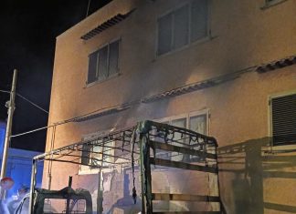 Furgone in fiamme nel Capo di Leuca, danni anche ad una palazzina: si indaga sulle cause