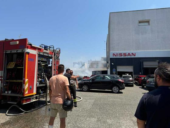 Il fuoco si estende alla concessionaria, mezzi distrutti e paura. Alle fiamme pure un pick-up dei vigili del fuoco - Corriere Salentino