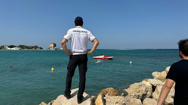 A Sant’Isidoro rimossi 15 pedalò ormeggiati abusivamente nella baia - Corriere Salentino