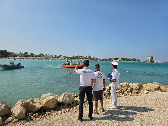 A Sant’Isidoro rimossi 15 pedalò ormeggiati abusivamente nella baia - Corriere Salentino