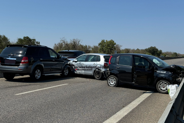 Schianto sulla Lecce-Brindisi, cinque feriti e quattro auto coinvolte: lunghe code in direzione nord - Corriere Salentino