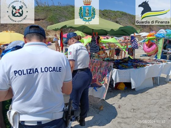 Ambulanti in spiaggia: sequestrati oltre 3000 articoli di fabbricazione cinese a Otranto. Multe per 12mila euro - Corriere Salentino