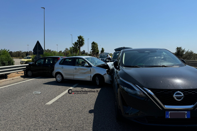 Schianto sulla Lecce-Brindisi, cinque feriti e quattro auto coinvolte: lunghe code in direzione nord - Corriere Salentino