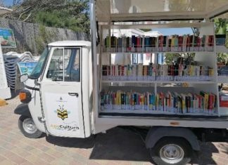 ApeCultura: la piccola Ape che porta grandi libri in giro per Porto Cesareo compie 5 anni