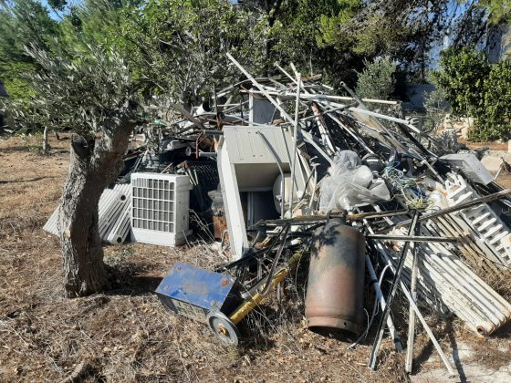 Dopo l'incendio, la scoperta della discarica abusiva: denunciato un imprenditore edile - Corriere Salentino