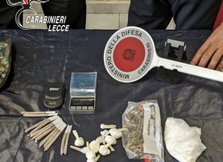 Sorpreso con cocaina, si dà alla fuga e trascina carabiniere. Bloccato dopo lo schianto contro un palo