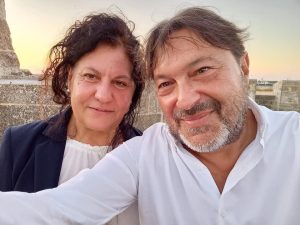 Turisti incantati dal “borgo più antico d’Italia”. L’autore di Report, Sigfrido Ranucci, stregato dal castello di Acaya: “Una visita meravigliosa” - Corriere Salentino