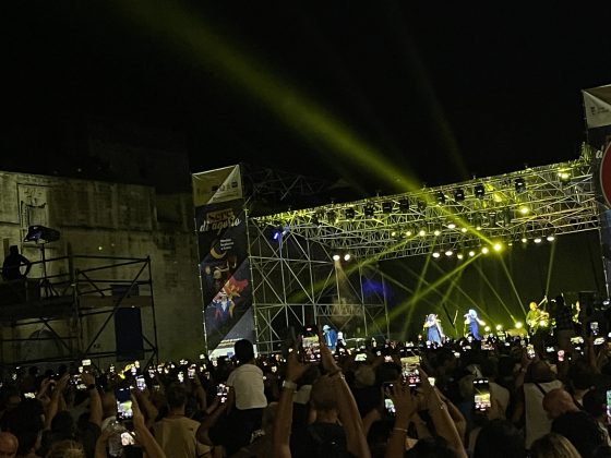 Festa di Sant’Oronzo, il tratto di tangenziale vicino allo stadio occupato da centinaia di auto. Al Bano fa gli auguri alla sindaca per i suoi 81 anni - Corriere Salentino