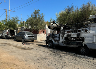 Fiamme nella marina, distrutti dal fuoco tre mezzi di una famiglia: si sospetta l’atto doloso