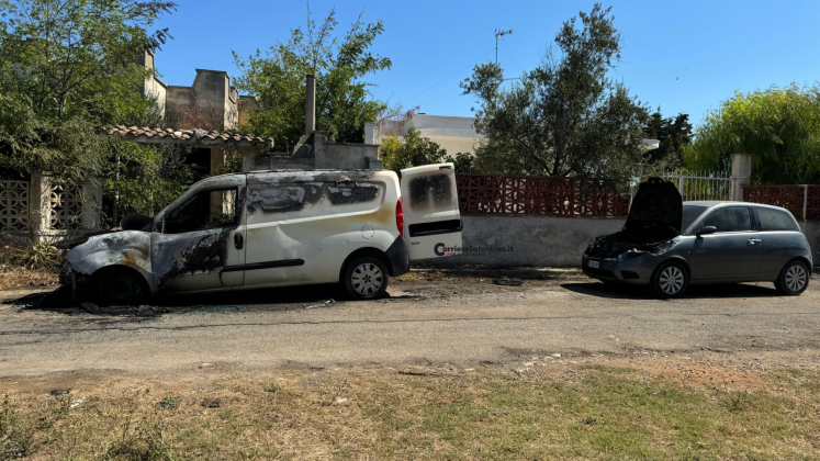 Fiamme nella marina, distrutti dal fuoco tre mezzi di una famiglia: si sospetta l'atto doloso - Corriere Salentino