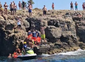 Disavventura per una turista: si tuffa in acqua ma si fa male. Immediati i soccorsi