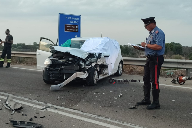 Tragico scontro tra due auto sulla SS 101. Una donna perde la vita - Corriere Salentino