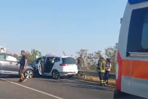 Scontro sulla Gallipoli-Leuca. Mamma e figli in ospedale, traffico bloccato - Corriere Salentino