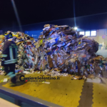 Le fiamme avvolgono il compattatore del supermercato. Tempestivo l’intervento dei Vigili del Fuoco - Corriere Salentino