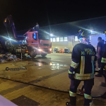 Le fiamme avvolgono il compattatore del supermercato. Tempestivo l’intervento dei Vigili del Fuoco - Corriere Salentino