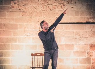 Lunedì 5 agosto a Bagnolo del Salento “U Parrinu” con Christian Di Domenico per “Crita. Festival delle arti”