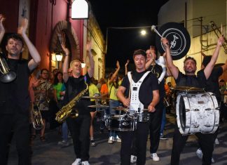 Bande a Sud 2024: tutti gli eventi dall’11 al 16 agosto a Trepuzzi con Nicola Piovani, Street Soundscape, la Festa della bande di strada e Antonella Ruggiero