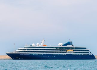 Ancora arrivi a Gallipoli: ieri la World Traveler, il 28 agosto il ritorno della Emerald Sakara