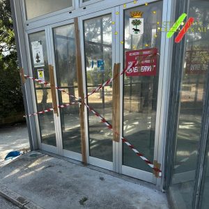 Parco Belloluogo occupato abusivamente e danneggiato, identificati e allontanati 6 senza fissa dimora. Bonificata e messa in sicurezza la zona - Corriere Salentino