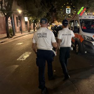 Festa dei Santi Patroni di Lecce, il bilancio della polizia locale: lotta al commercio abusivo e sanzione per vendita di prodotti da fumo a un sedicenne - Corriere Salentino