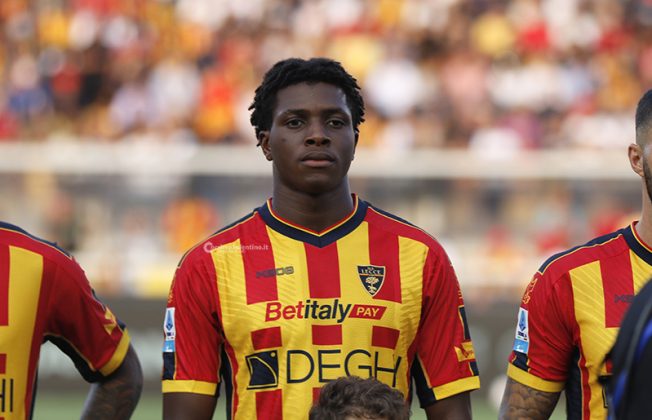 Debutto amaro al Via del Mare: il Lecce parte bene, ma poi l’Atalanta lo travolge con un poker - Corriere Salentino