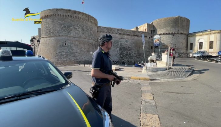 Controlli su navette e taxi nei centri turistici del Salento, nei guai finiscono 17 abusivi - Corriere Salentino