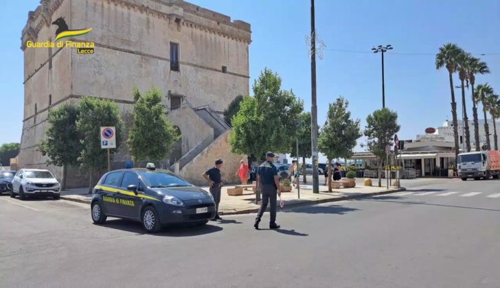 Controlli su navette e taxi nei centri turistici del Salento, nei guai finiscono 17 abusivi - Corriere Salentino