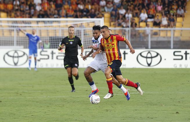 Debutto amaro al Via del Mare: il Lecce parte bene, ma poi l’Atalanta lo travolge con un poker - Corriere Salentino