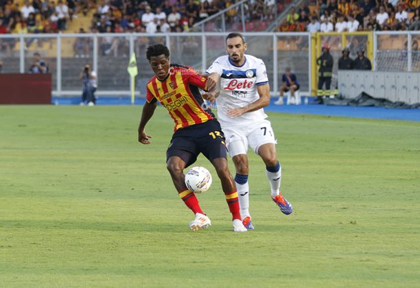 Debutto amaro al Via del Mare: il Lecce parte bene, ma poi l’Atalanta lo travolge con un poker - Corriere Salentino