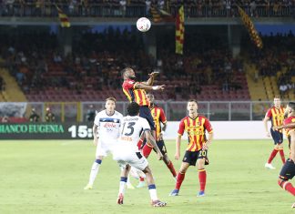 Debutto amaro al Via del Mare: il Lecce parte bene, ma poi l’Atalanta lo travolge con un poker