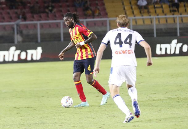 Debutto amaro al Via del Mare: il Lecce parte bene, ma poi l’Atalanta lo travolge con un poker - Corriere Salentino