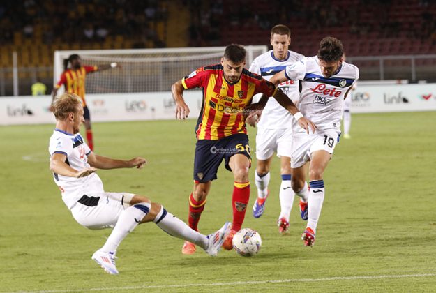 Debutto amaro al Via del Mare: il Lecce parte bene, ma poi l’Atalanta lo travolge con un poker - Corriere Salentino