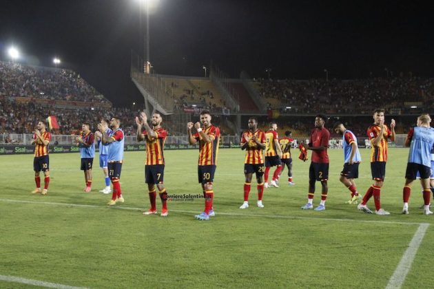 Il Lecce in 10 difende il gol di Krstovic e regala la prima gioia ai tifosi - Corriere Salentino