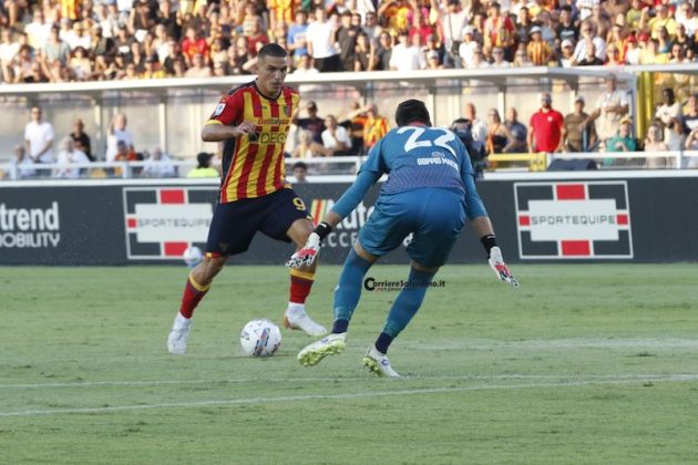 Il Lecce in 10 difende il gol di Krstovic e regala la prima gioia ai tifosi - Corriere Salentino