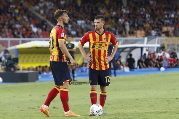 Il Lecce in 10 difende il gol di Krstovic e regala la prima gioia ai tifosi - Corriere Salentino