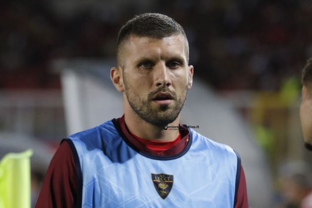 Il Lecce in 10 difende il gol di Krstovic e regala la prima gioia ai tifosi - Corriere Salentino