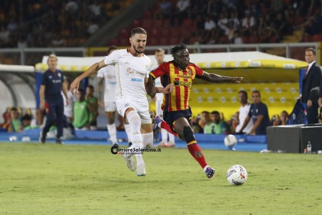 Il Lecce in 10 difende il gol di Krstovic e regala la prima gioia ai tifosi - Corriere Salentino