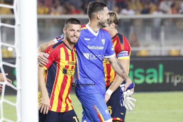 Il Lecce in 10 difende il gol di Krstovic e regala la prima gioia ai tifosi - Corriere Salentino