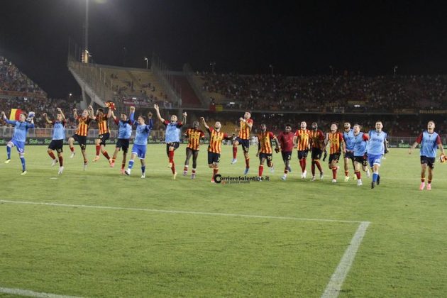 Il Lecce in 10 difende il gol di Krstovic e regala la prima gioia ai tifosi - Corriere Salentino