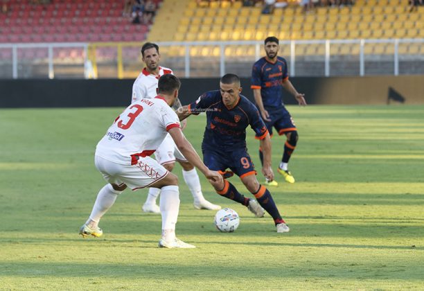 Prima ufficiale del Lecce, 2-1 inflitto al Mantova. Gaspar prende la scena - Corriere Salentino