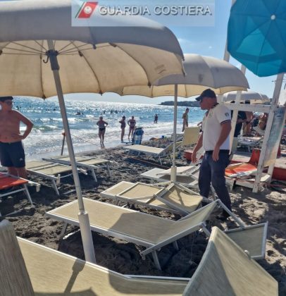 Trasforma un tratto di spiaggia libera in un lido, nei guai un noleggiatore a Torre dell'Orso - Corriere Salentino