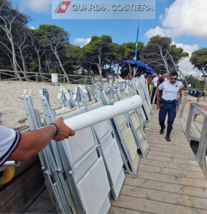 Trasforma un tratto di spiaggia libera in un lido, nei guai un noleggiatore a Torre dell'Orso - Corriere Salentino