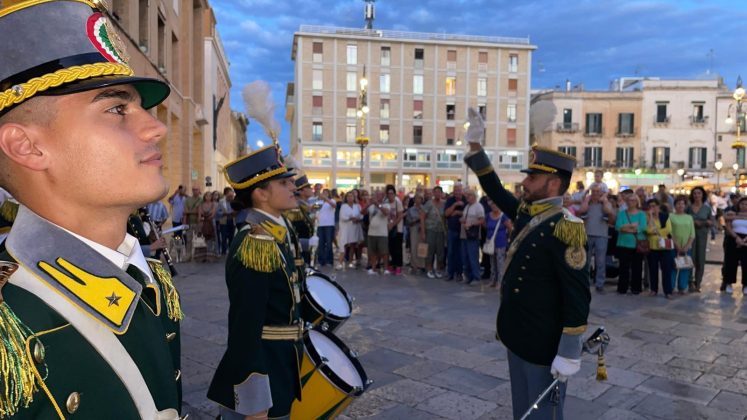250 anni della Guardia di Finanza, la Fanfara in Piazza Sant’Oronzo - Corriere Salentino