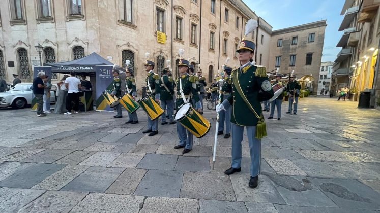 250 anni della Guardia di Finanza, la Fanfara in Piazza Sant’Oronzo - Corriere Salentino