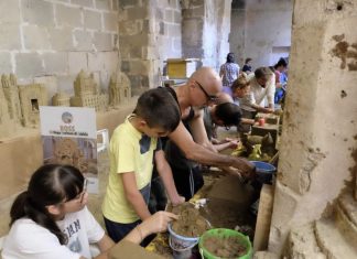 Bottega di sculture di sabbia a Scorrano, importante formazione per le nuove generazioni