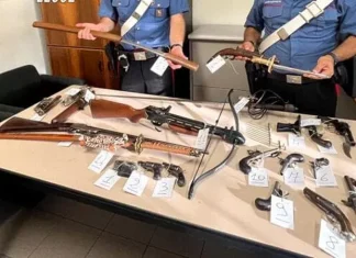 Compra e vende armi per posta: medico anestesista condannato a 3 anni e 4 mesi