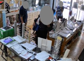Furti a raffica in profumerie, ristoranti e ottiche di Lecce: condannati in due