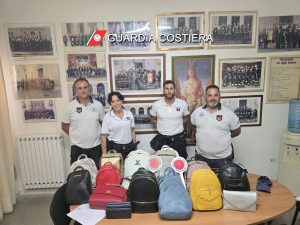 Venditori ambulanti abusivi sulla spiaggia: scattano sequestri e sanzioni per oltre 25mila euro - Corriere Salentino