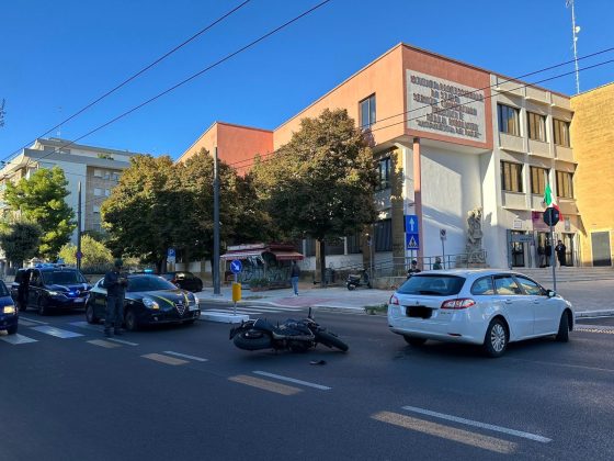 Scontro tra auto e moto lungo il viale: centauro trasportato in ospedale - Corriere Salentino