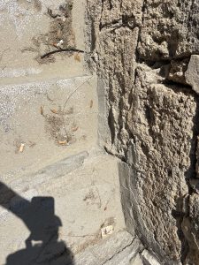 Fumatori sporcaccioni avvelenano il mare e le spiagge: l’iniziativa per convincerli a essere puliti. Cicche di sigaretta tossiche e cancerogene - Corriere Salentino